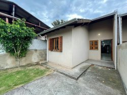 Casa com 02 dormitórios no bairro Lomba da Palmeira  