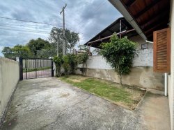 Casa com 02 dormitórios no bairro Lomba da Palmeira  