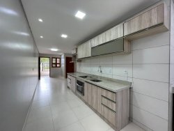 Casa com 02 dormitórios no bairro Lomba da Palmeira  