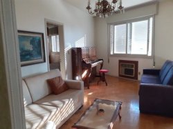 Apartamento com 02 dormitórios, sendo 01 suíte para locação no Centro 