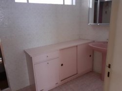 Apartamento com 02 dormitórios, sendo 01 suíte para locação no Centro 