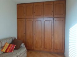Apartamento com 02 dormitórios, sendo 01 suíte para locação no Centro 