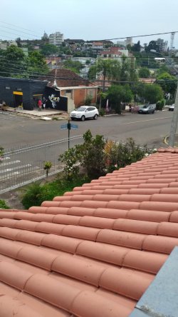Casa de esquina com 03 dormitórios no bairro Guarani 
