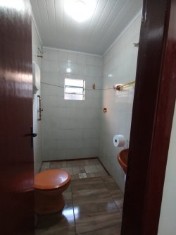 Casa com 03 dormitórios no bairro Santo Afonso 