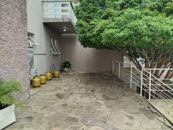 Casa com 03 dormitórios, sendo 01 suíte no bairro Operário 