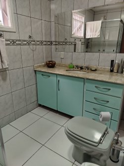 Casa com 03 dormitórios, sendo 01 suíte no bairro Operário 