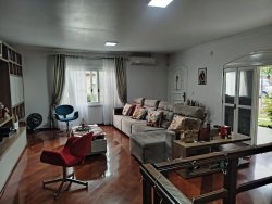 Casa com 03 dormitórios, sendo 01 suíte no bairro Operário 