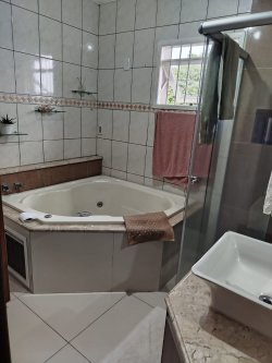 Casa com 03 dormitórios, sendo 01 suíte no bairro Operário 