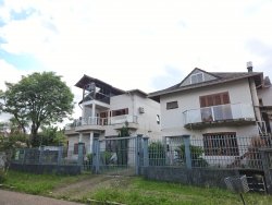 Terreno com 03 casas com 03 dormitórios no Bairro Rio Branco 
