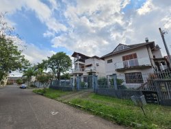 Terreno com 03 casas com 03 dormitórios no Bairro Rio Branco 