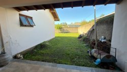Casa plana com 03 dormitórios no bairro Lomba Grande 