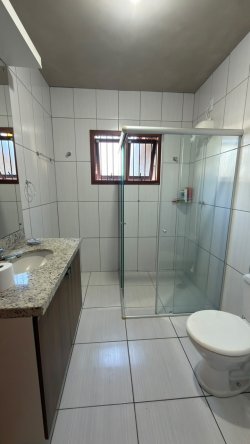Casa plana com 03 dormitórios no bairro Lomba Grande 