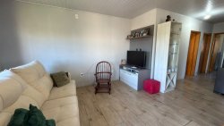 Casa plana com 03 dormitórios no bairro Lomba Grande 