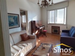 Apartamento com 02 dormitórios, sendo 01 suíte no Centro 
