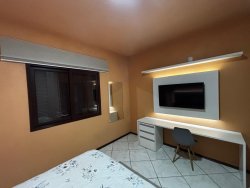 Casa com 02 dormitórios no bairro Lomba Grande 