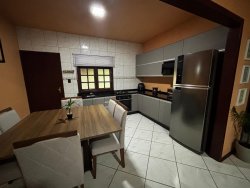 Casa com 02 dormitórios no bairro Lomba Grande 