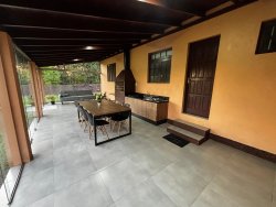 Casa com 02 dormitórios no bairro Lomba Grande 