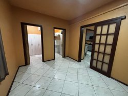 Casa com 02 dormitórios no bairro Lomba Grande 