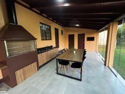 Casa com 02 dormitórios no bairro Lomba Grande 