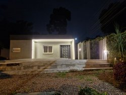 Casa plana com 02 dormitórios sendo 01 suíte no Bairro Primavera 
