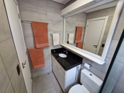 Casa plana com 02 dormitórios sendo 01 suíte no Bairro Primavera 