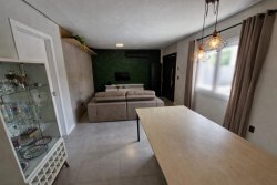 Casa plana com 02 dormitórios sendo 01 suíte no Bairro Primavera 