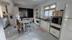 Casa com 03 dormitórios no bairro Vila Nova 