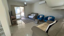 Casa com 03 dormitórios no bairro Vila Nova 