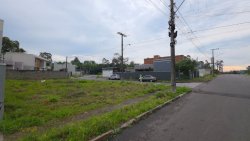 Terreno de esquina com 306,03m² no loteamento Chácara Hamburguesa 