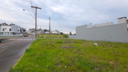 Terreno de esquina com 306,03m² no loteamento Chácara Hamburguesa 