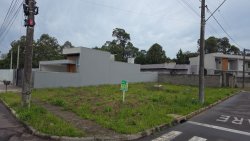 Terreno de esquina com 306,03m² no loteamento Chácara Hamburguesa 