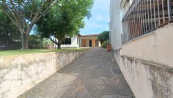 Casa com 02 dormitórios no bairro Canudos 