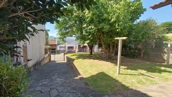 Casa com 02 dormitórios no bairro Canudos 