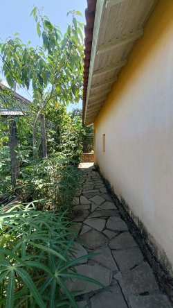 Casa com 02 dormitórios no bairro Canudos 