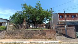 Casa com 02 dormitórios no bairro Canudos 