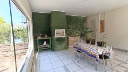 Casa com 02 dormitórios no bairro Canudos 