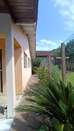 Casa com 02 dormitórios no bairro Canudos 