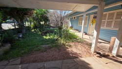 Terreno de esquina com chalé no Bairro Ideal 