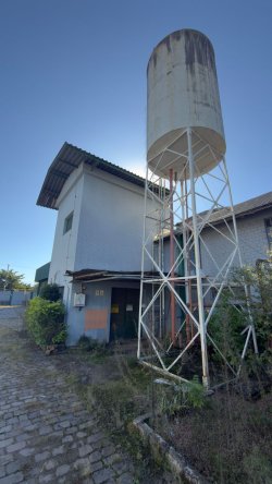 Complexo Industrial de Pavilhões no bairro Canudos 