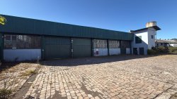 Complexo Industrial de Pavilhões no bairro Canudos 