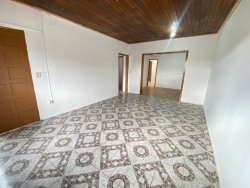 Casa com 04 dormitórios no bairro Feitoria 