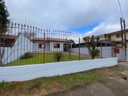 Casa com 04 dormitórios no bairro Feitoria 