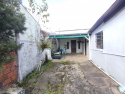 Casa com 02 dormitórios no bairro Arroio da Manteiga 