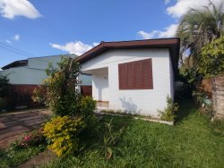 Casa com 02 dormitórios no bairro Arroio da Manteiga 