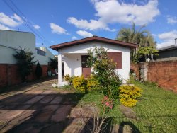 Casa com 02 dormitórios no bairro Arroio da Manteiga 