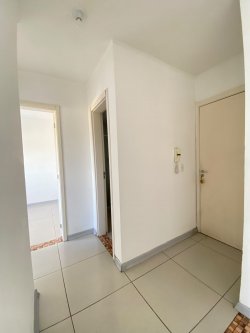 Apartamento com 02 dormitórios para locação no Residencial Argos 