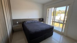 Casa com 03 dormitórios, sendo 01 suíte com closet para locação no bairro Feitoria 