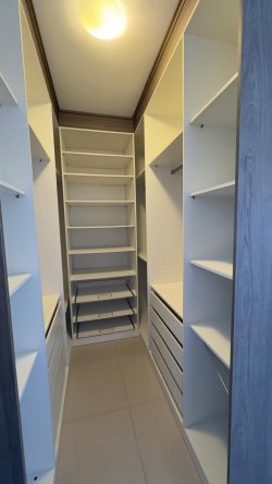 Casa com 03 dormitórios, sendo 01 suíte com closet para locação no bairro Feitoria 
