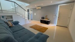 Casa com 03 dormitórios, sendo 01 suíte com closet para locação no bairro Feitoria 