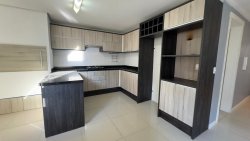 Casa com 03 dormitórios, sendo 01 suíte com closet para locação no bairro Feitoria 